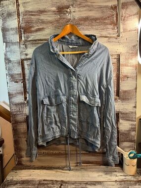 Time and Tru Light Blue Button-Front Utility Shirt